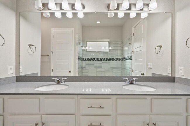 Building Photo - 2909 Zelma Dr