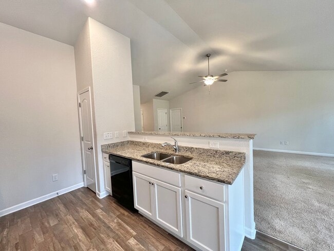 Building Photo - Charming 3BD, 2BA Zebulon Home in a Quiet HOA Community with Amenities