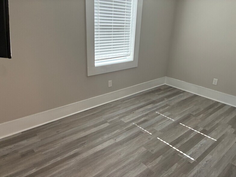 Building Photo - Room in House on Fiske St