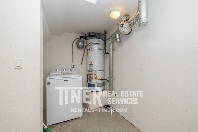 Building Photo - 2001 Club Center Dr