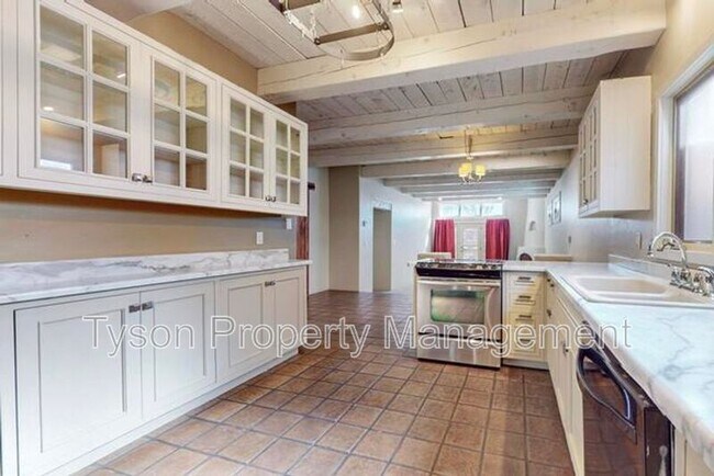 Building Photo - 6208 Sabre Ct NW