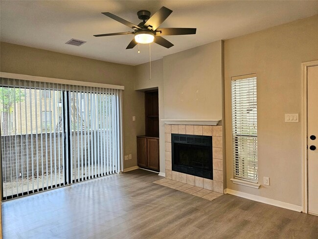 Building Photo - 3500 Tangle Brush Dr