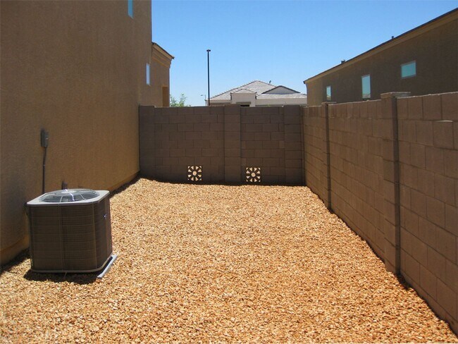 Building Photo - Four Bedroom home for rent in Magma Ranch for under $2000.00