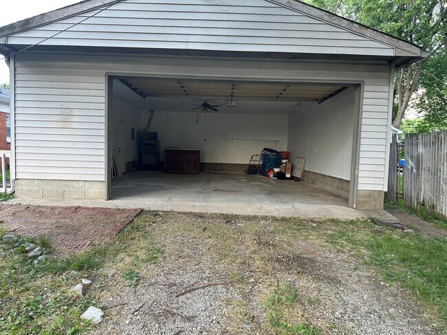 Building Photo - 8101 Shibler Dr