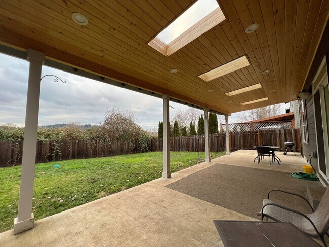 Building Photo - Beautiful Gresham 4 Bed, 2.5 Bath Home!