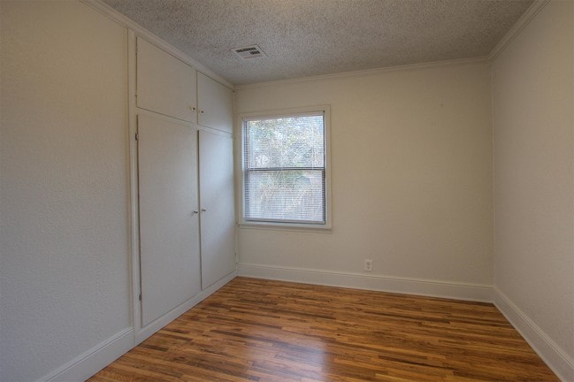 Building Photo - 1331 E 43rd St