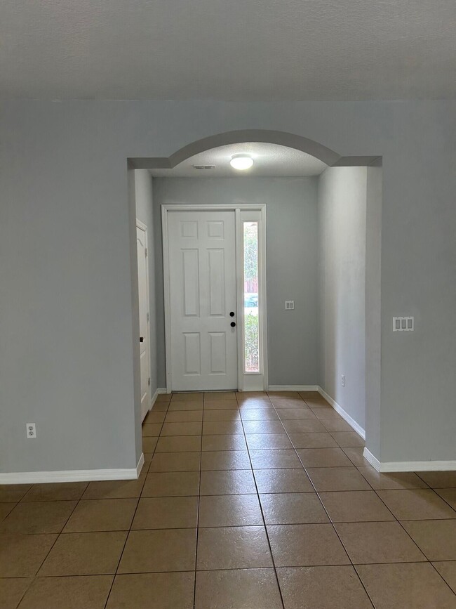 Building Photo - 1412 Seminole Palms Dr