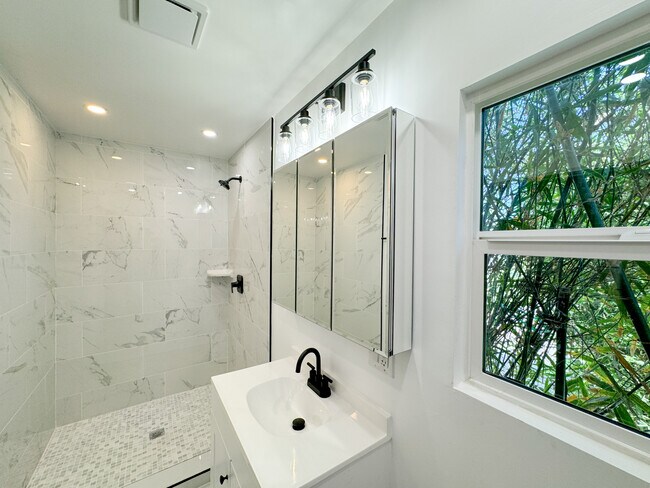 Building Photo - 2522 Gleason Ave