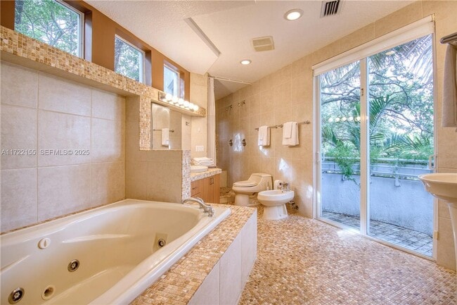 Building Photo - 2200 Lincoln Ave