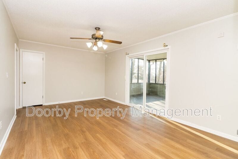 Building Photo - 910 Wesley Dr