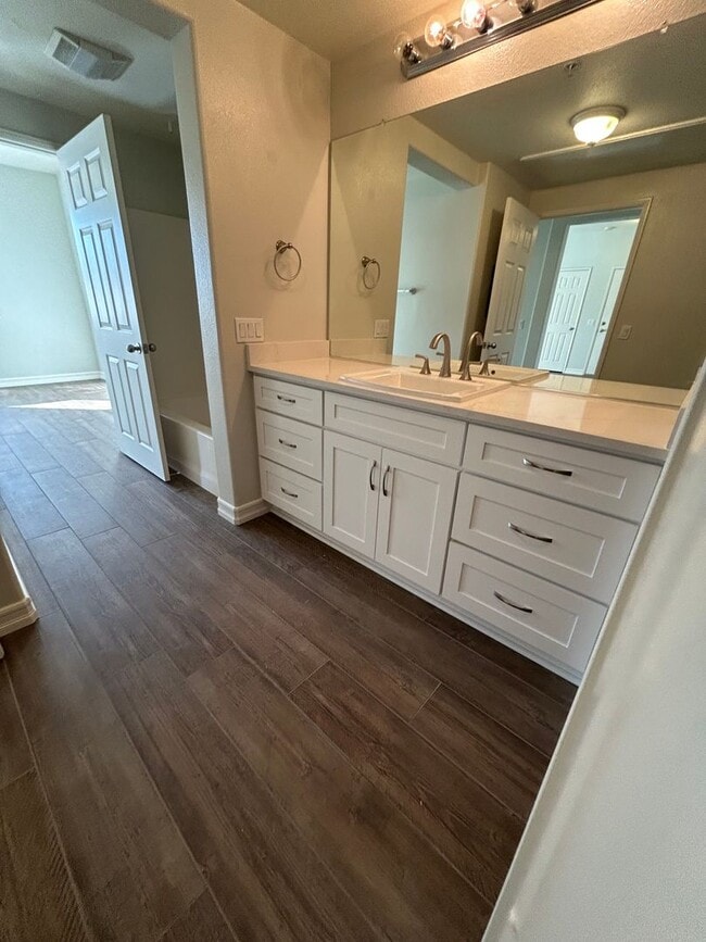 Building Photo - Temecula PKwy. 1 Bedroom, 1 Bath Condo with Garage