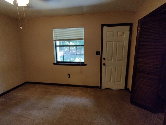 Building Photo - 1105 Ocala Rd