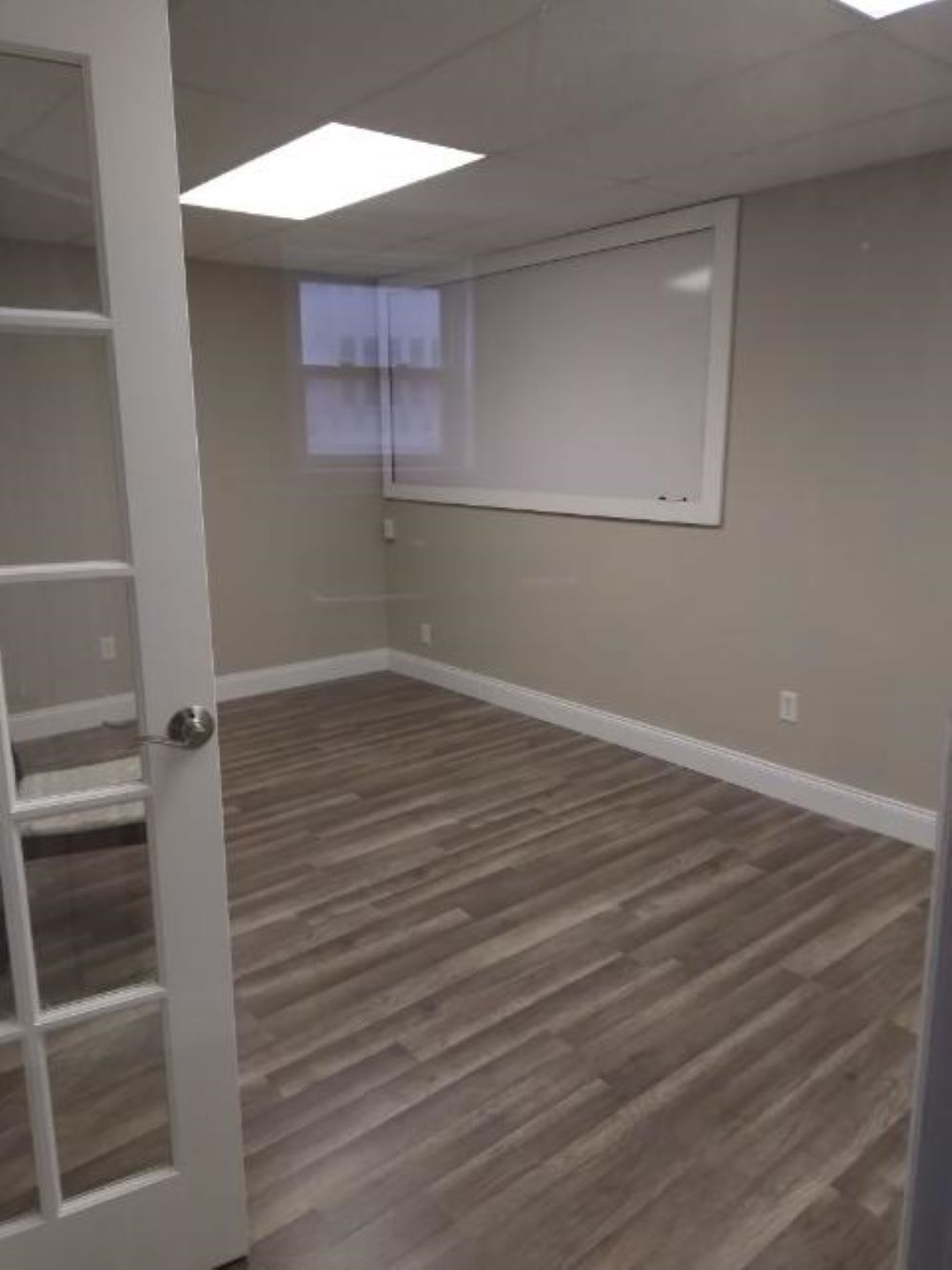 Living Area - 7525 Forsyth Blvd