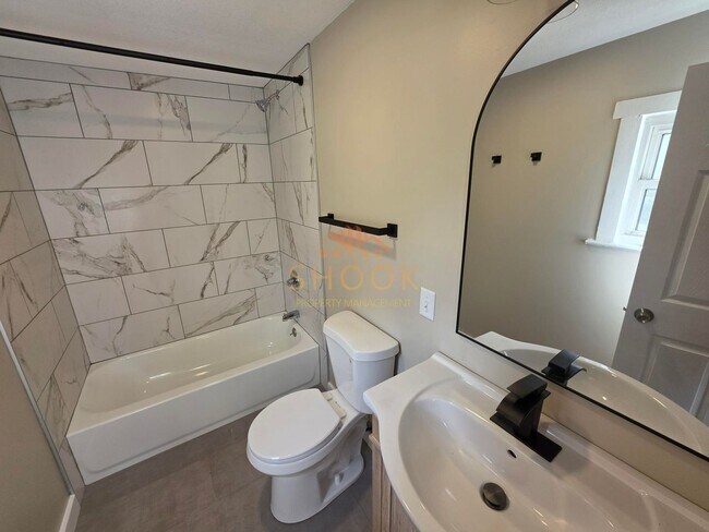 Building Photo - **MOVE-IN SPECIAL** Centrally Located and Remodeled 4BR Home