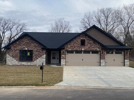 Building Photo - 114 Hampton Dr