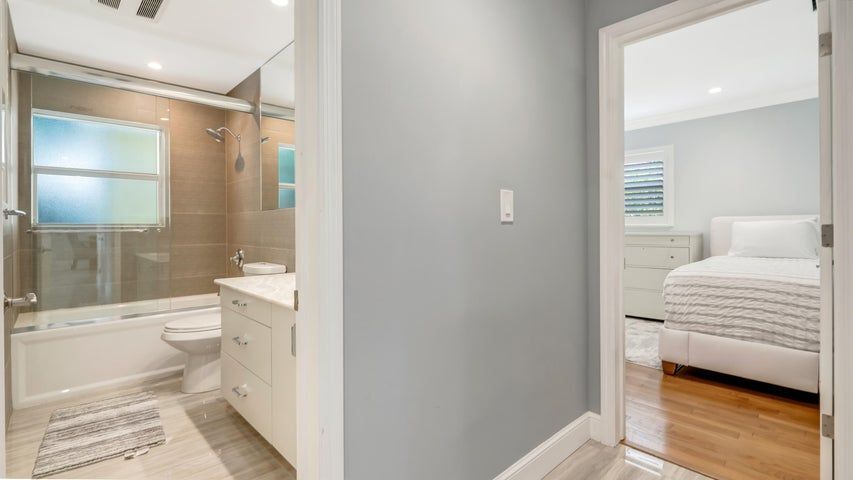 Building Photo - 831 Dover St