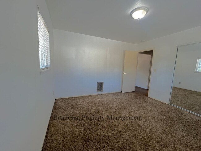 Building Photo - Charming Country Property