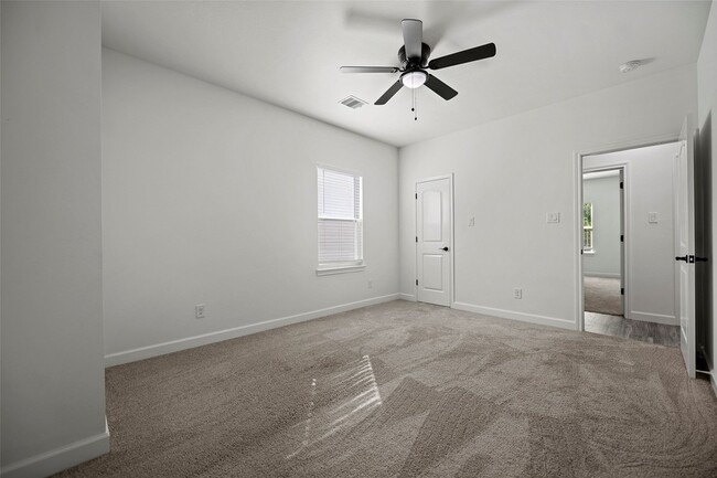 Building Photo - 1071 St Clair St