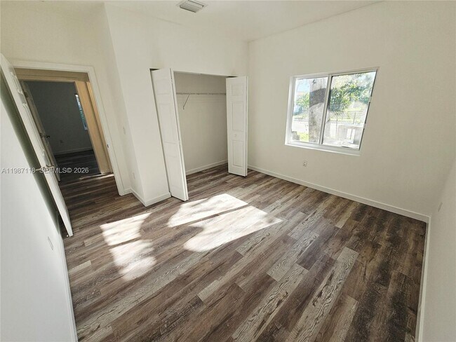 Building Photo - 127 NE 184th Terrace