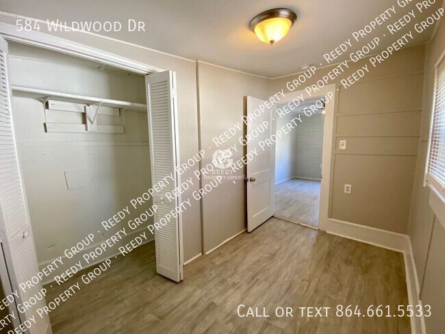 Building Photo - 584 Wildwood Dr
