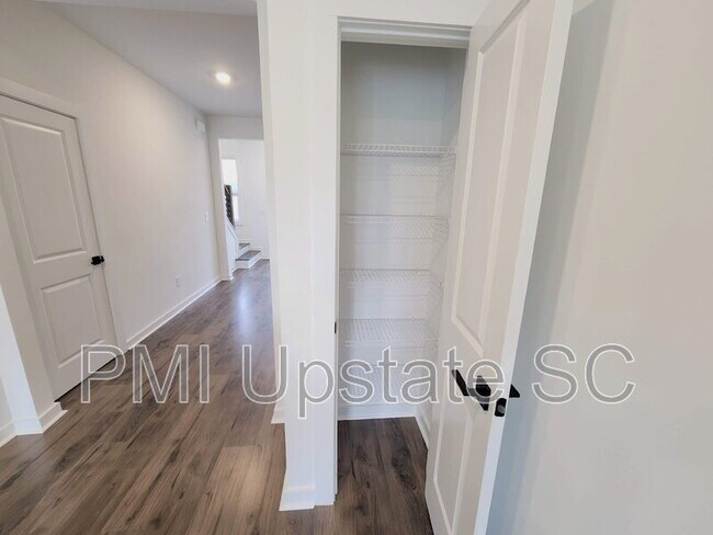 Building Photo - 1283 Westgate Vlg Dr
