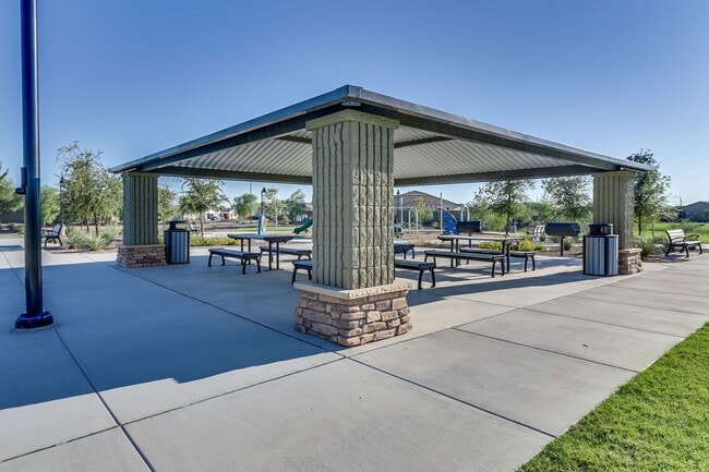 Building Photo - 1106 E Regent Dr