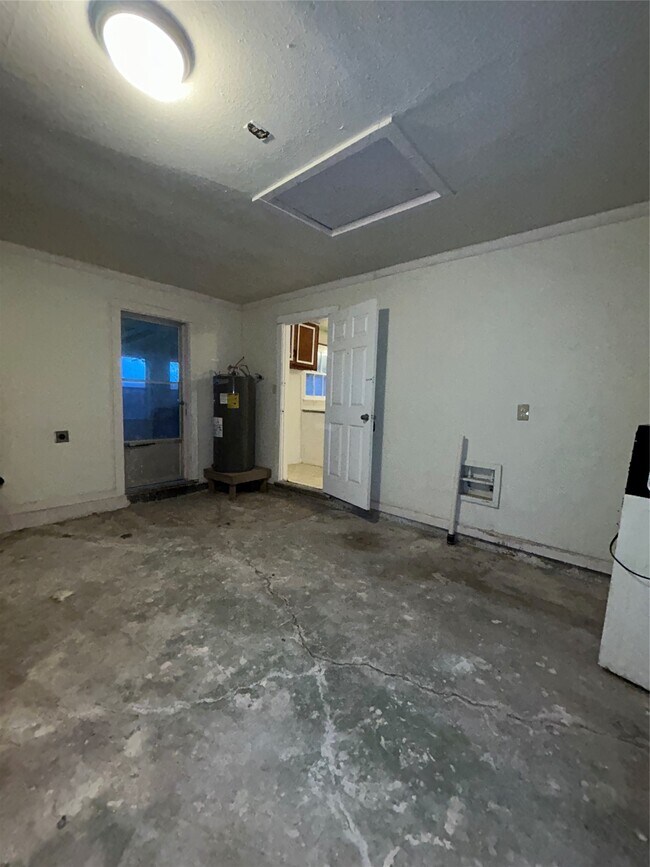 Building Photo - 2018 N Avenue H