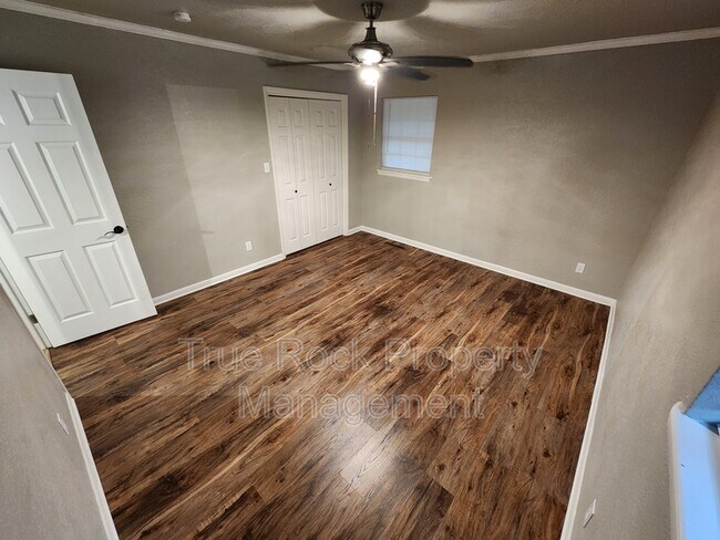 Building Photo - 204 S Morrison Dr