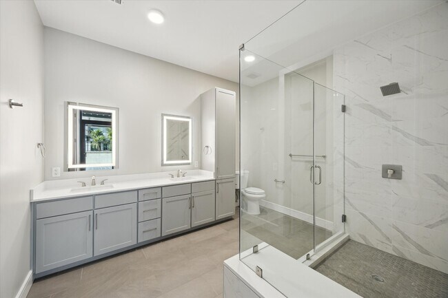 Building Photo - 9757 Katy Fwy