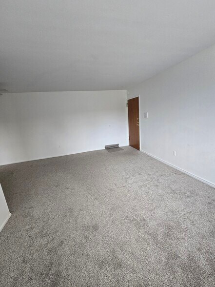 Building Photo - 9921 Bustleton Ave