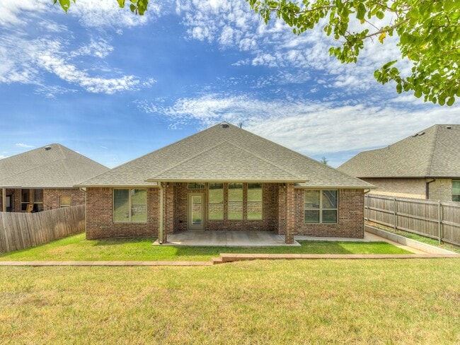 Building Photo - Beautiful 4 bed 2 bath in Moore!