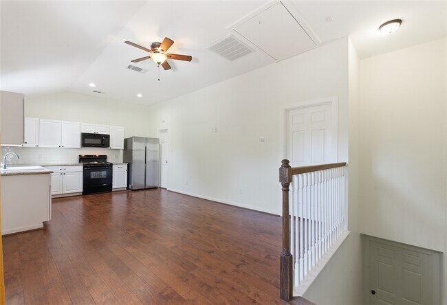 Building Photo - 6666 Fairfield St