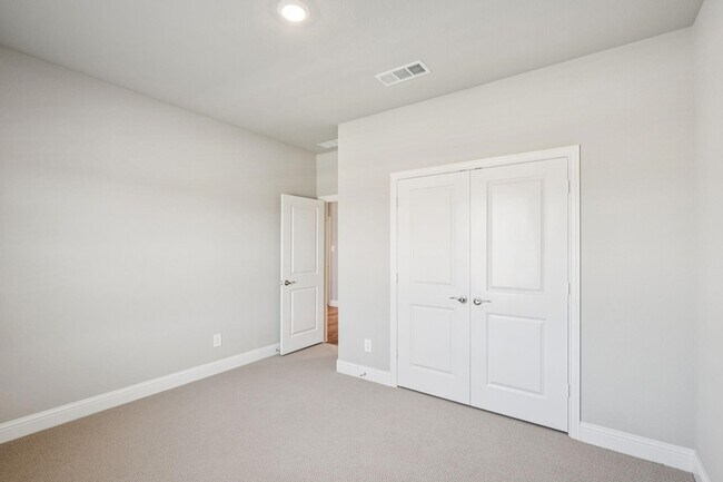 Building Photo - 113 Whitlow Dr