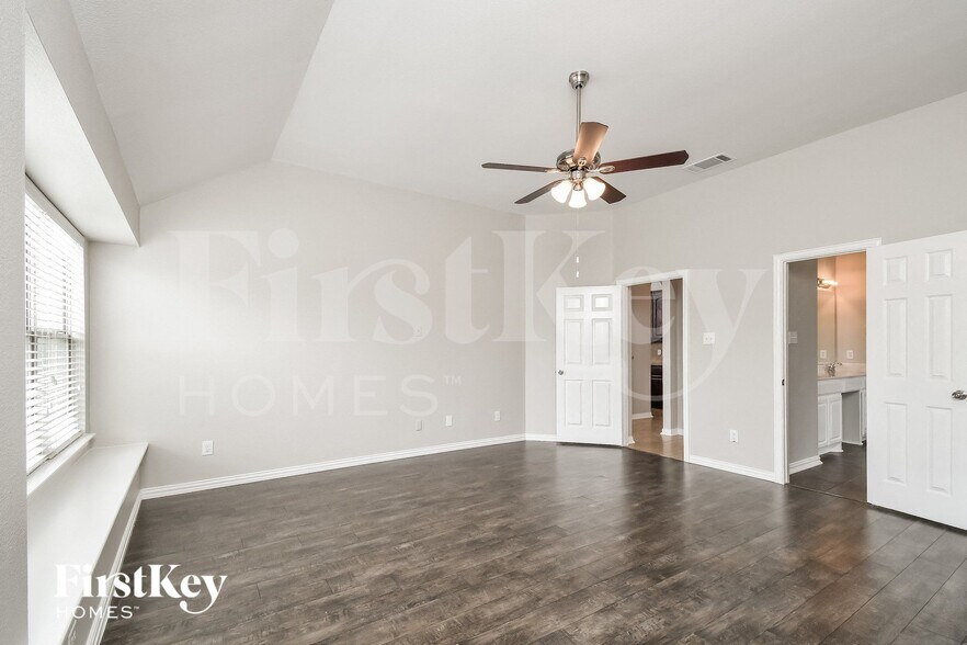 Building Photo - 5854 Cliff Ridge Dr