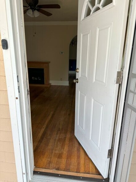 Entrance to Living Room - 509 N Institute St