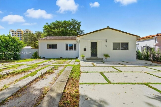 Building Photo - 104 SW 40th Ave