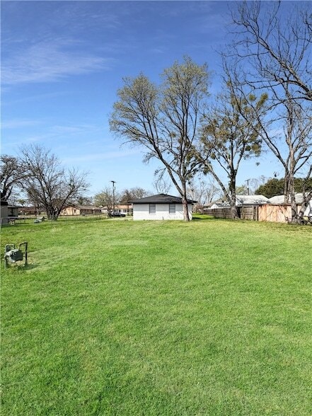 Building Photo - 603 W Evans St