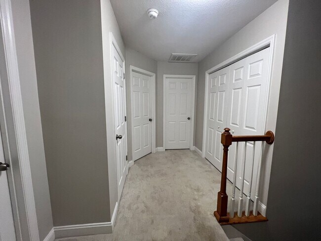 Building Photo - 314 Springcreek Ct