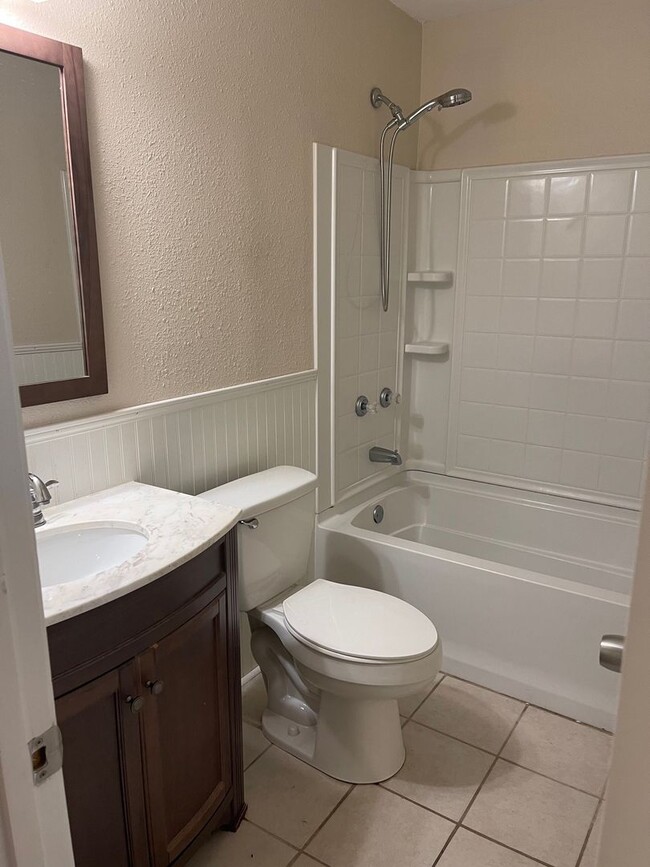 Building Photo - 3bed/2bath Single Family Home