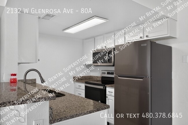 Building Photo - 2132 W Glenrosa Ave