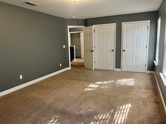 Building Photo - 6005 Fiori Dr