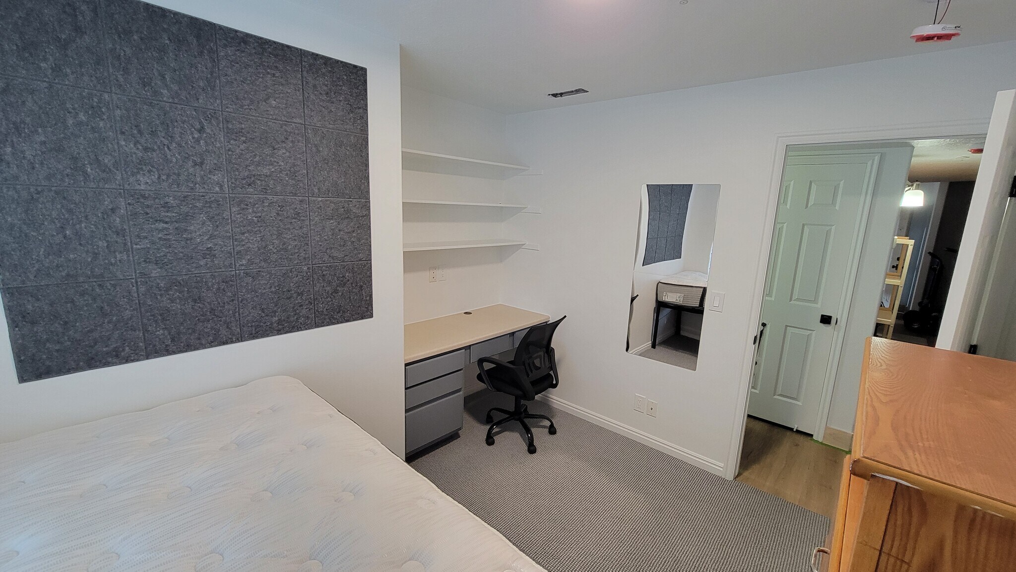 Building Photo - 591 N University Ave