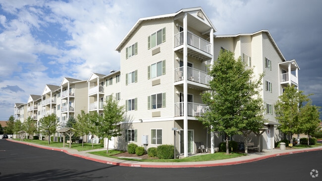 Building Photo - Vintage At Bend