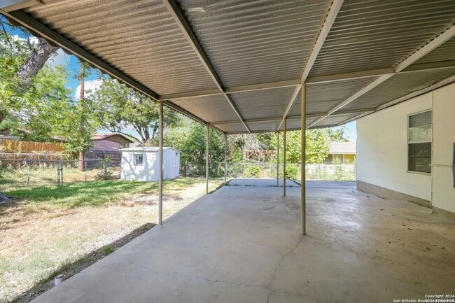 Building Photo - Modern 4-Bedroom House Near Leon Valley