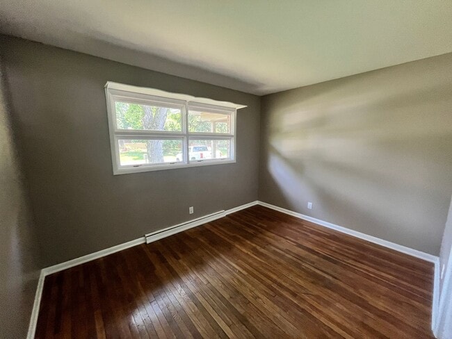 Building Photo - Beautiful 3 Bedroom 1.5 Bath House in Carmel