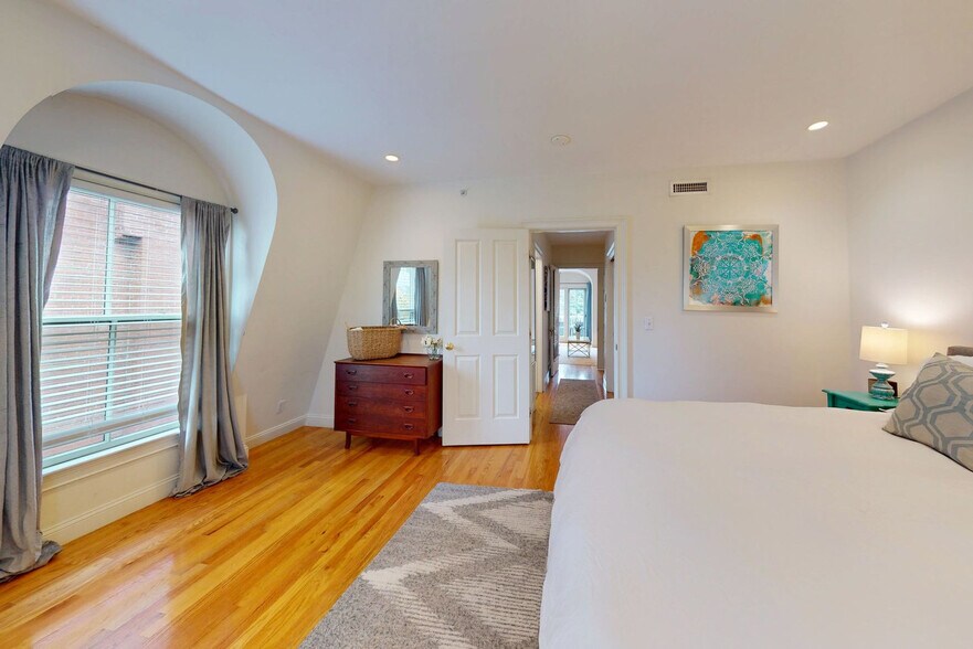 Building Photo - 1 Harvard Square