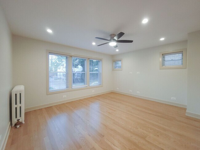 Building Photo - 1929 W Winona St