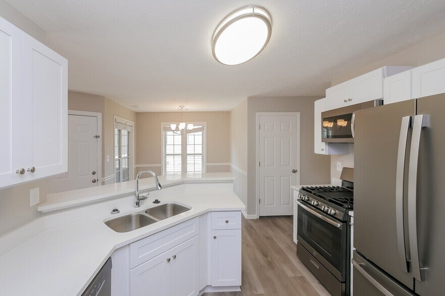 Building Photo - 260 Landing Dr
