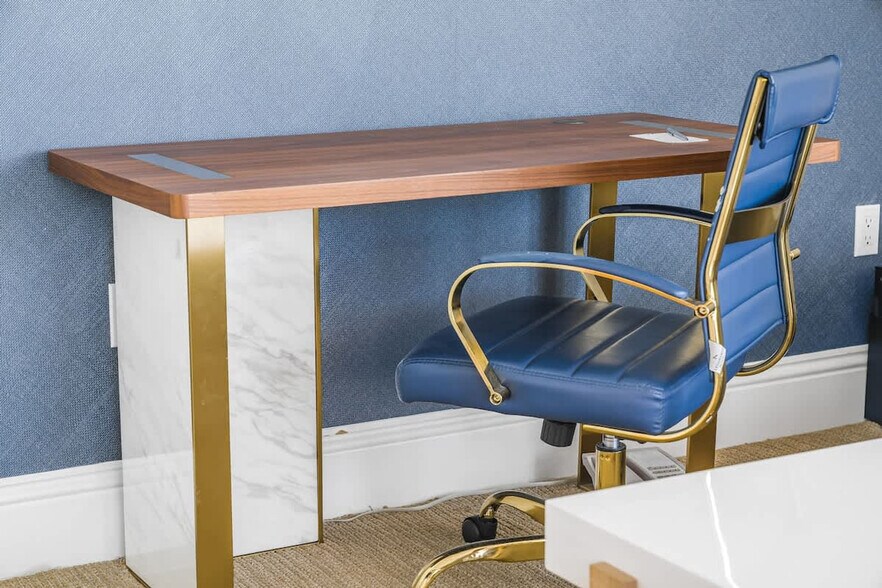 Building Photo - 4401 Collins Ave