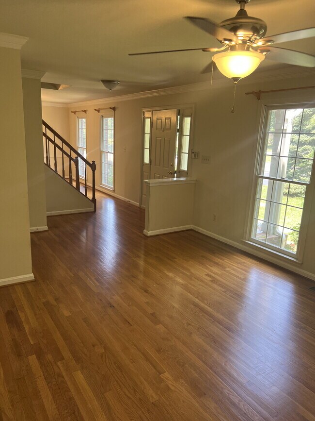Building Photo - Spacious Colonial Home for Rent in Chancel...
